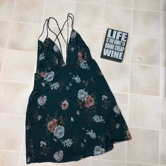 Cotton Candy Tops - 🌟Strappy dark green floral tank